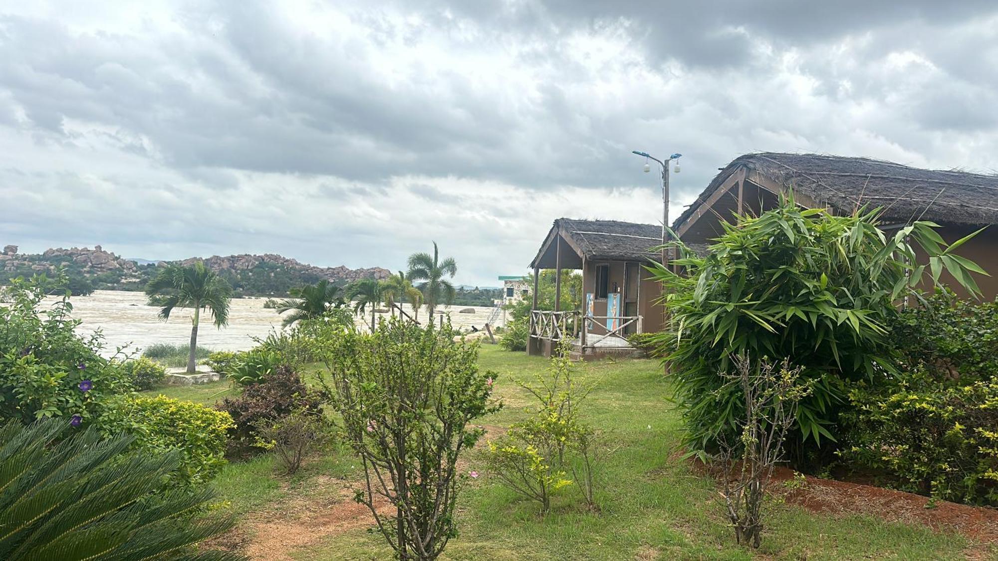 Leo Wooden Resorts Hampi Room photo